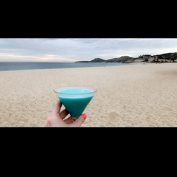 Meet your Posher, April - Picture 1 of 1